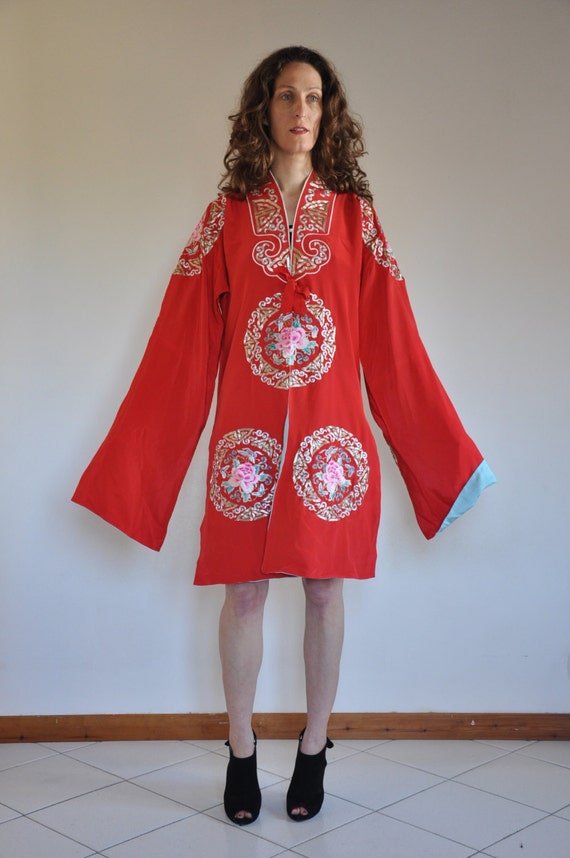 Vintage Chinese hand embroidered RED silk kimono r