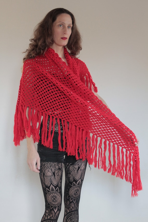 70s RED hand knit crochet fringe triangular boho … - image 3