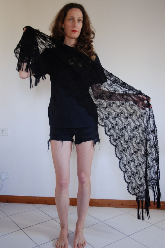 70s hand crochet black wool scarf / witchy spiderw