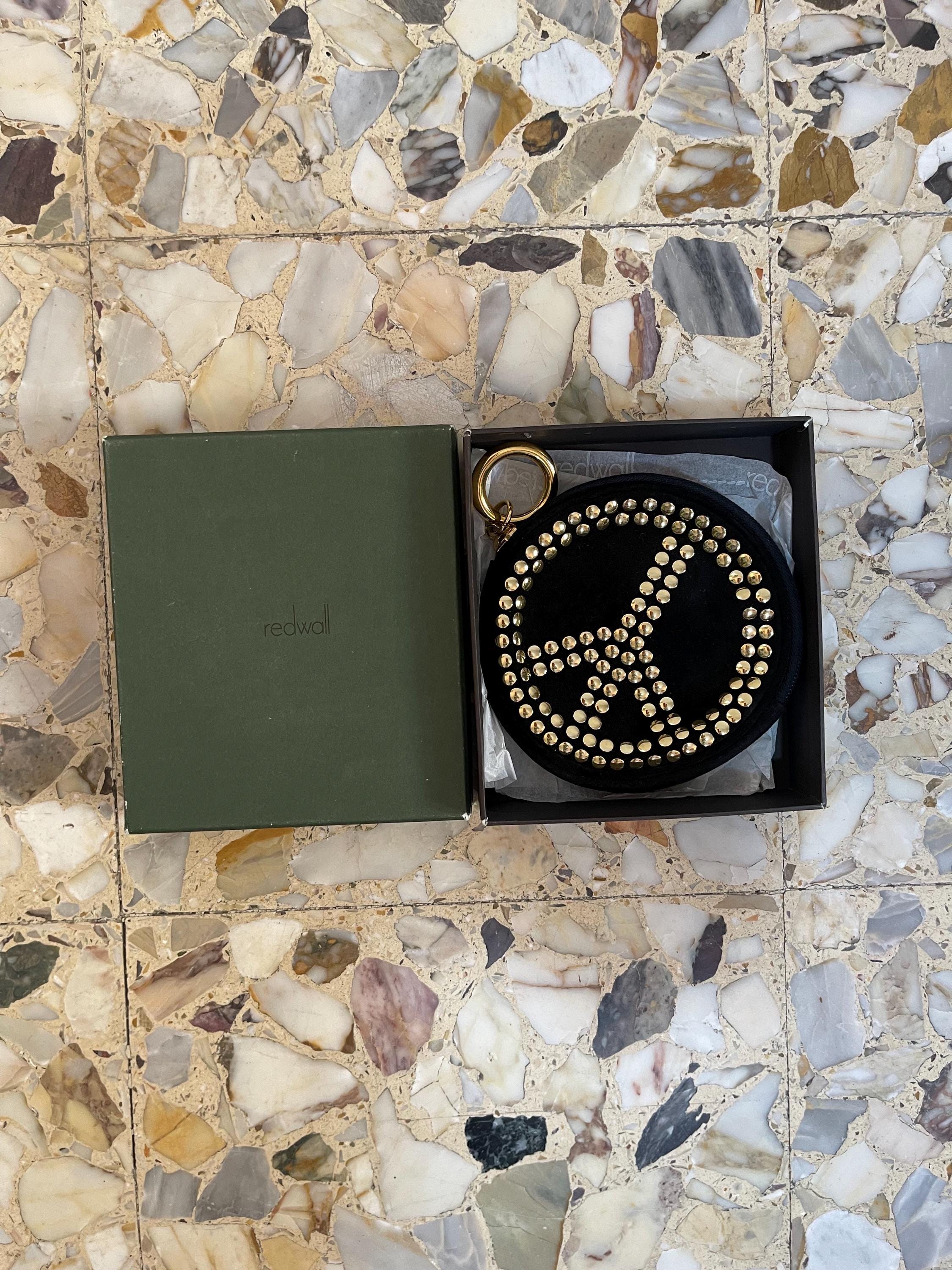 Porte-clés Charm Moschino Redwall Par Neiman Marcus - Signe De Paix, Fabriqué En Italie, Neuf