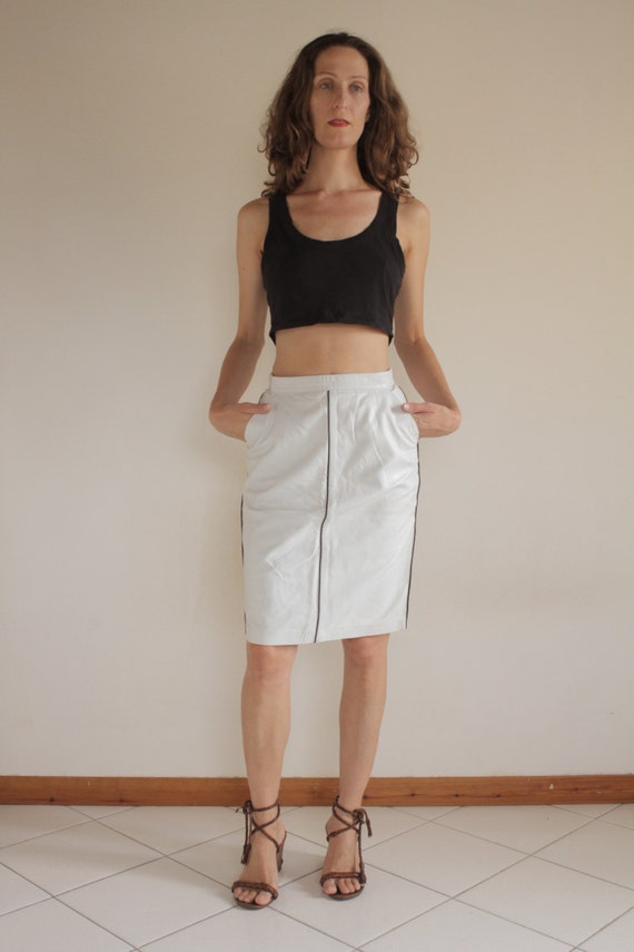 80s white leather pencil skirt with black piping - image 1