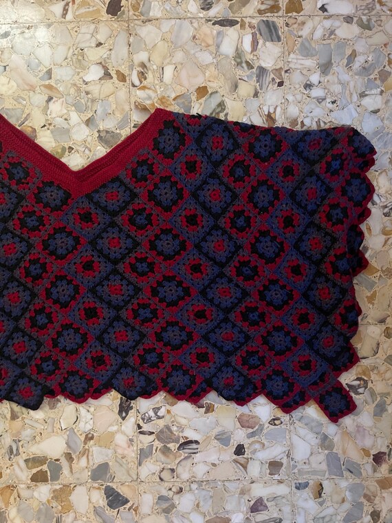 70s Granny Square Hand Knit Patchwork Poncho Summ… - image 10