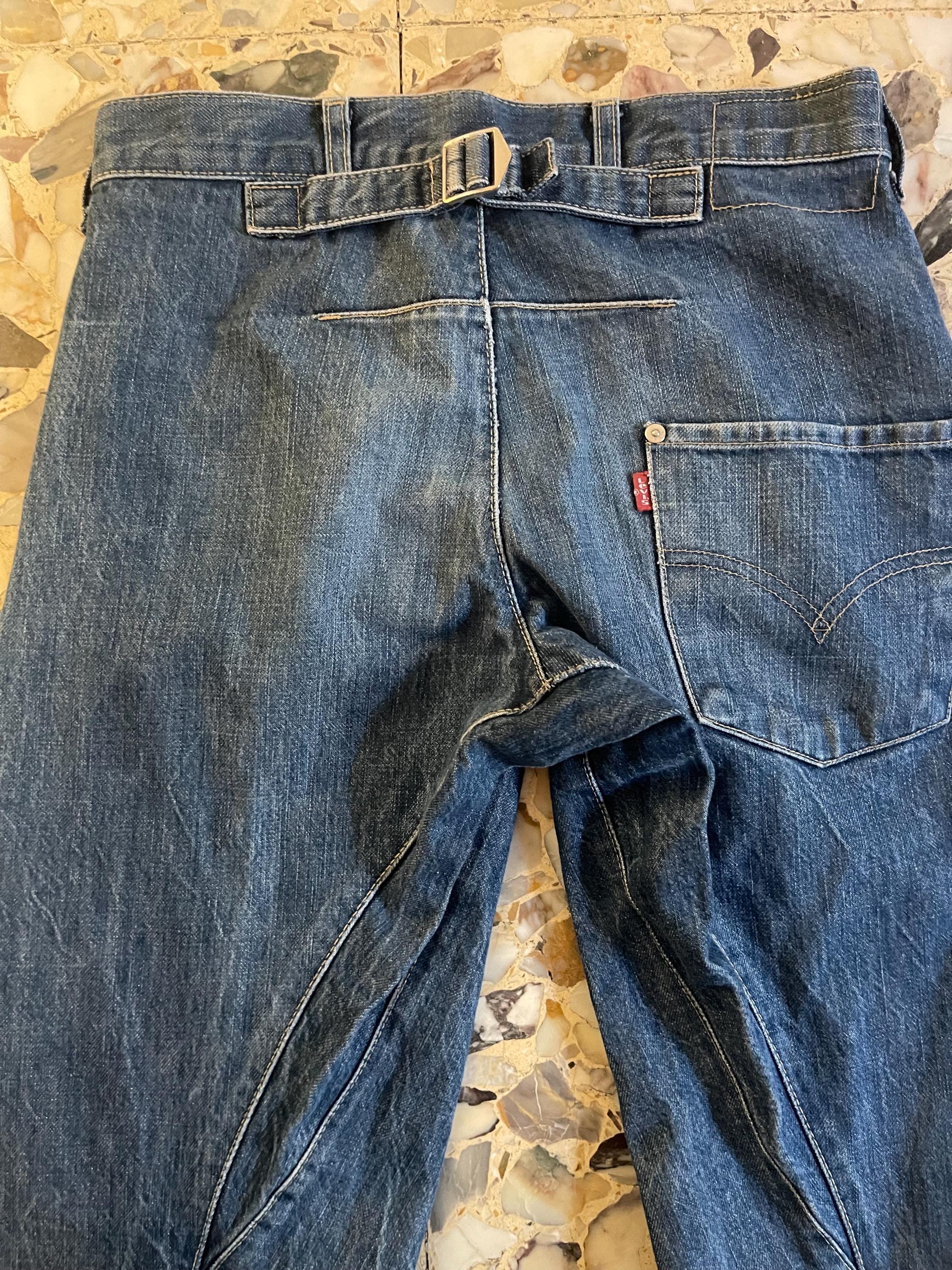 Y2K Levis Engineered Jeans With Twisted Seams, Buckle Back, Barrel