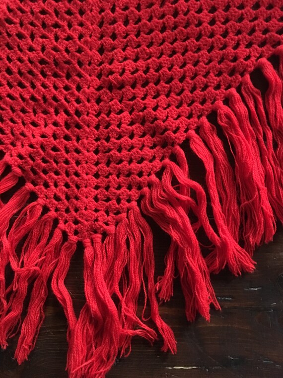 70s RED hand knit crochet fringe triangular boho … - image 4