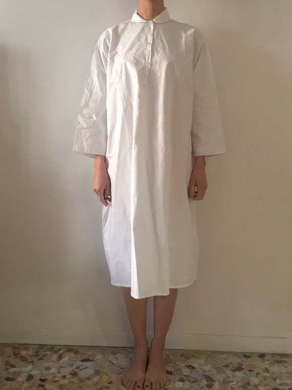 50s White Cotton Hand Embroidered Long Sleeve Vict
