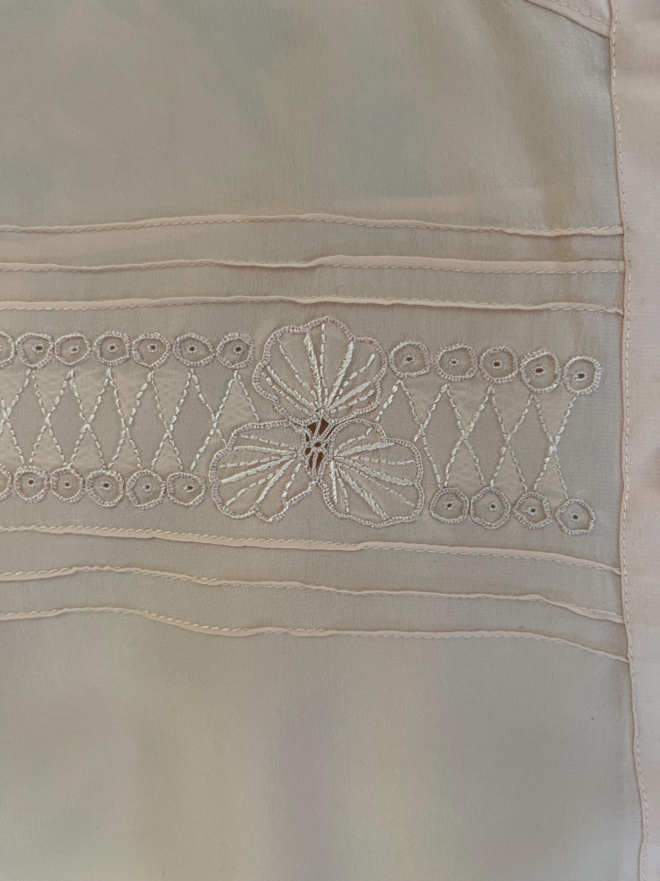 80年代風ピンクシルクの手刺繍花柄カットアウトレース半袖ブラウス 