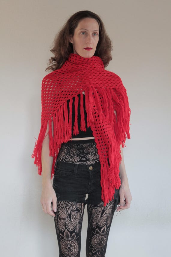 70s RED hand knit crochet fringe triangular boho … - image 2