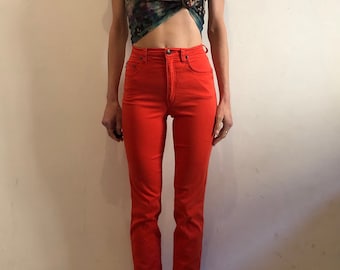 Moschino jaren 80 hoge taille stretch jeans tomaat rood vredesteken op zak