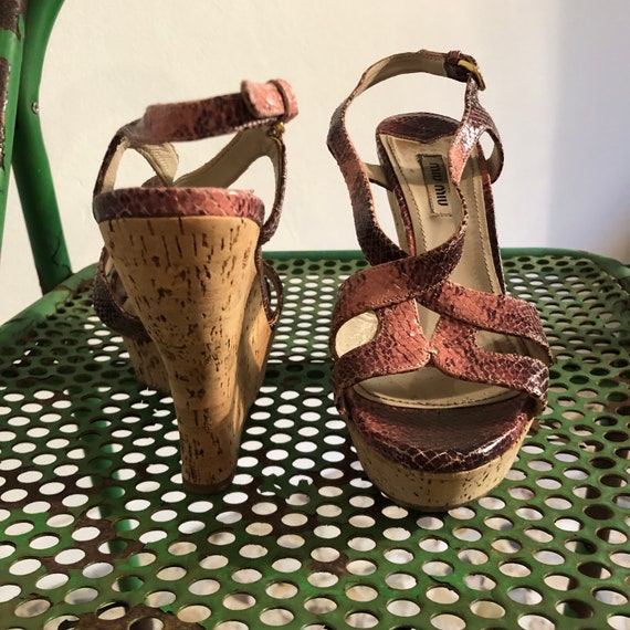 Y2K Miu Miu Cork Wedge Heel Pink Python Boho Sand… - image 9