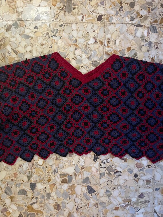 70s Granny Square Hand Knit Patchwork Poncho Summ… - image 9