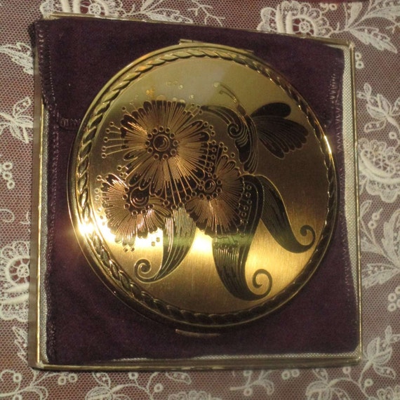 Big Beautiful BUTTERFLY Scene Compact by Elgin Am… - image 3