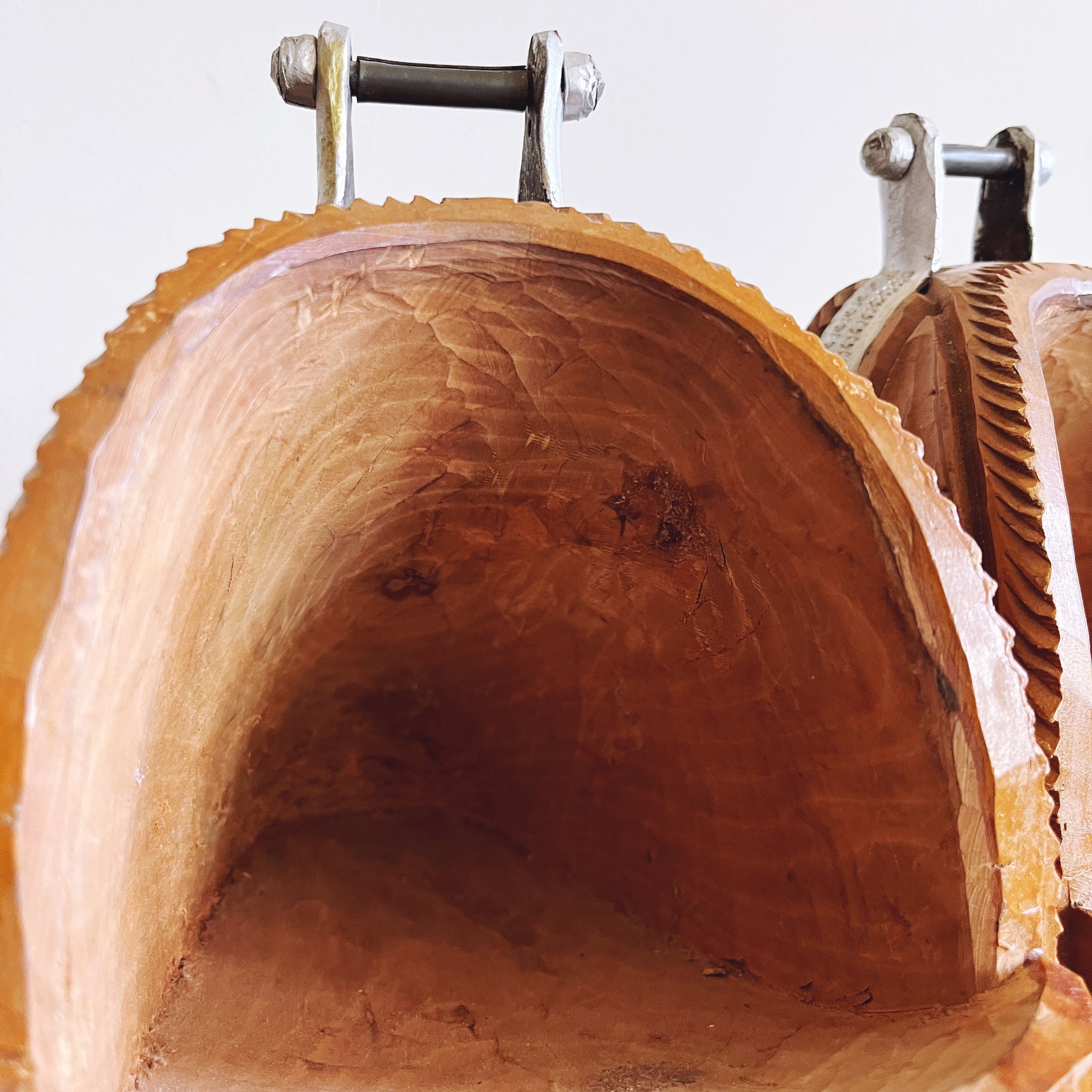 Étrier Ancien En Bois Sculpté à La Main – Amérique Du Sud, Décor Péruvien