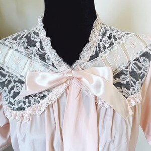 Vintage 1960s Light Pink Lace Bed Jacket image 2