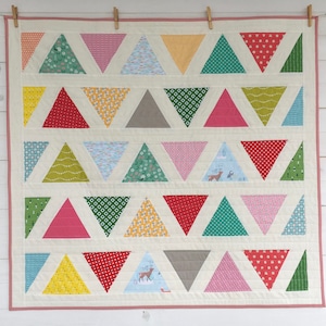 Made to order Triangle Baby-Quilt /Baby Blanket/Modern Baby Quilt/Baby Shower/Contemporary baby quilt/Handmade Mini quilt