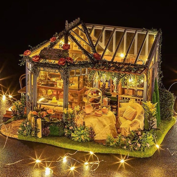 3D Holz Miniatur Puppenhaus Möbel DIY Puppenhaus Kit 1:24 Kreativraum Musik Box/Staubbezug/LED Lichter/Werkzeug Set(Rosengarten Teehaus)