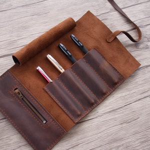 Migliore custodia in pelle fresca a matita, custodie Roll Up Pen, manicotto in pelle personalizzata Con maniche di penna personalizzate Apple Pencil Roll Bag