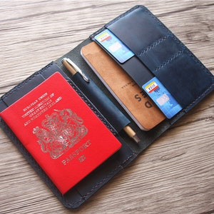 Porta pasaporte de cuero azul: organizador de viaje personalizado