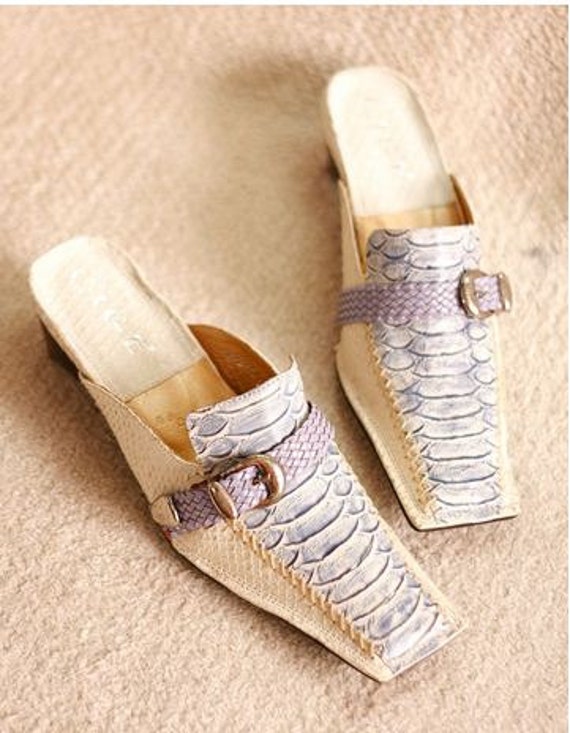 Vintage shoes purple crocodile shape leather wooden heel Vintage shoes purple crocodile shape leather wooden heel
