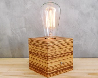 Lampe en bois pour table de chevet, petite lampe de table moderne pour chambre à coucher, cadeau en bois pour décoration de chambre d'homme