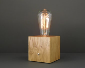 Lampe de table moderne en chêne, petite lampe décorative pour chambre à coucher, lampe minimale pour chambre d'homme, cadeau en bois pour lui