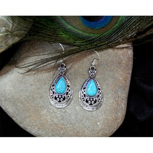 Brighton Inspired Inlaid Turquoise Floral Filigree Framed Antique Silver Elongated Teardrop Hammered Fashion Earrings - 31042