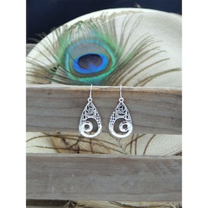 Brighton Inspired High Polished Silver Open Abstract Swirled Floral Filigree Embellished Fashion Teardrop Earrings - 32857 bild 1