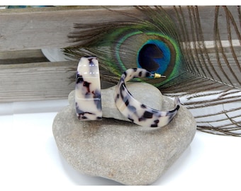 Artisan Abstract Cow Print Of Cream And Chocolate Brown Featherlite Open Hoop Resin Fashion Statement Earrings - PIERCED ONLY - 32700