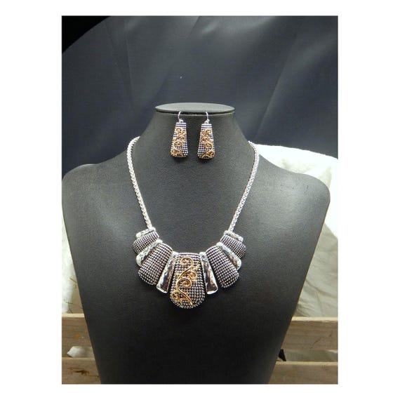 Brighton Inspired "Bumpy" Silver Graduated Golden Filigree Floral Accented Paddle Necklace Set - Includes Matching Earrings - 43005