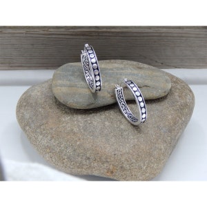 Pendientes de aro abierto de plata pulida con forma ovalada alargada y cierre de presión, inspirados en Brighton - SOLO PERFORADOS - 32884