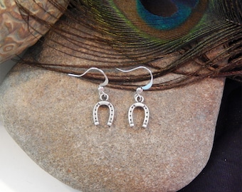 Dainty Art Nouveau Featherlite Antique Matte Silver Horseshoe Fashion Drop Earrings - Double Sided Design - 32324