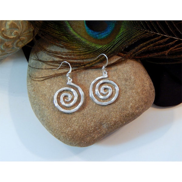 Art Nouveau Hammered Antique Polished Silver Open Swirl Design High Fashion Drop Earrings - 32223