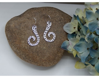 Brighton Inspired Polished Silver Open Floral Filigree Designed Geometric Swirled High Fashion Drop Earrings - 30442