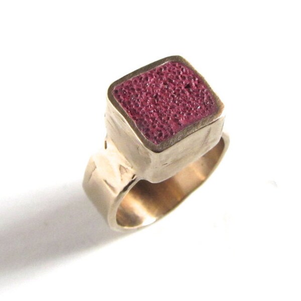 Rustic bronze and ruby red concrete statement ring // concrete ring / bronze ring / concrete jewelry / bronze jewelry / unique ring