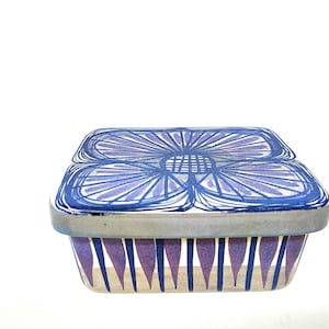 Butter Box Aluminia Copenhagen – Design Tenera anni '60 di Beth Breyen – Arte modernista danese vintage di metà secolo in maiolica – #165-2823 Farfalla