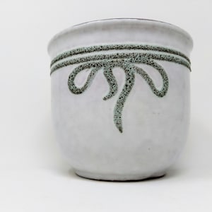 ヴィンテージ プランター Strehla Keramik – 東ドイツの陶器 – 1960 年代 1970 年代 セラミック – ファット ラバ グレーズ ホワイト グリーン ブラック – No. 6025 4 – キャッシュ ポット