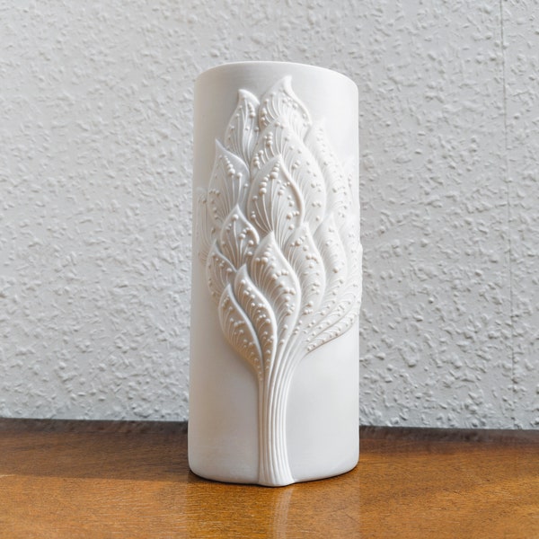 Vintage Vase AK Kaiser – White Bisque Porcelain – 1960s 70s German Mid Century Design by M Frey – Elegant Lotus Blossom Relief –Model 573/19