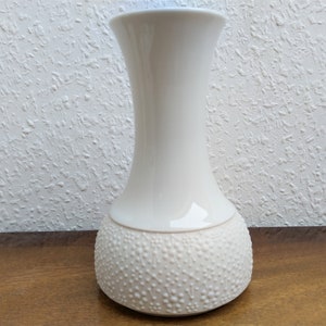 Vase Tapio Wirkkala for Thomas / Rosenthal Germany – 1960s White Bisque Porcelain – Abstract Relief Décor – Mid Century Mod Design