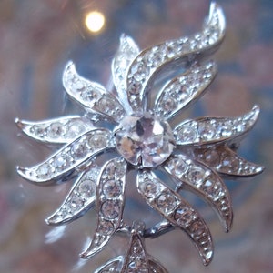 Jewelry Brooches Pins Vintage  Sarah Coventry GORGEOUS signed Large Rhodium plated rhinestone flower brooch pendant