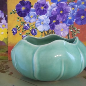 NICE McCoy or USA ? Pottery note sure what Bowl/ planter kitchen Home  aqua/turquoise