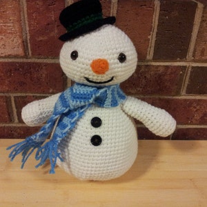 Chilly the snowman crochet pattern