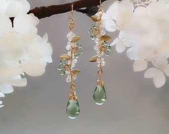 Pendientes nupciales verde menta, pendientes de flores verdes, pendientes de lágrima de vidrio, pendientes colgantes de color verde pálido, joyas envueltas en alambre,