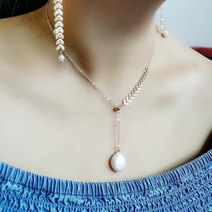 Single Pearl Necklace, Gold Leaf Chain Necklace, Dainty Freshwater Pearl Pendant, Asymmetric Choker, Minimalist Jewelry, Christmas gifts.