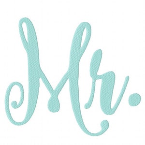 Puede incluir: Un dise&ntilde;o de bordado que presenta el texto Mr. en un color verde menta claro. Las letras est&aacute;n representadas en una fuente cursiva fluida con una textura de hilo visible en todos los caracteres, incluido el punto al final.