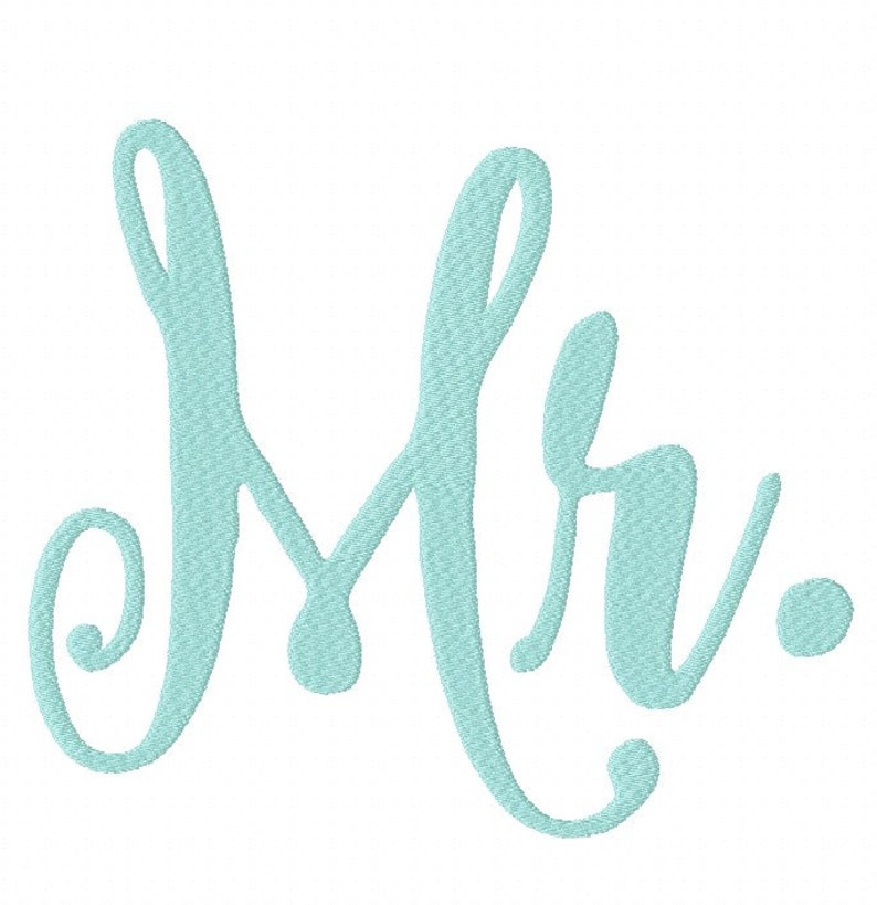 Puede incluir: Un dise&ntilde;o de bordado que presenta el texto Mr. en un color verde menta claro. Las letras est&aacute;n representadas en una fuente cursiva fluida con una textura de hilo visible en todos los caracteres, incluido el punto al final.