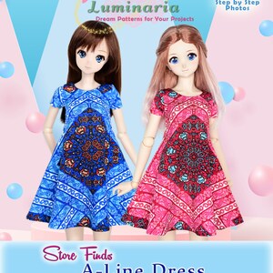 以下が含まれることがあります： 人形のドレスの縫製パターン。青い花柄のAラインドレスを着た人形と、ピンクの花柄のAラインドレスを着た人形の2体が写っています。このパターンは23.5インチの人形用で、ステップバイステップの写真が含まれています。