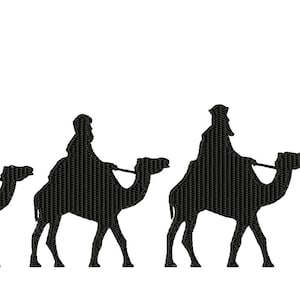 Może przedstawiać: Sylwetka trzech mędrców jadących na wielbłądach, podążających za gwiazdą na niebie. Mężczyźni są ubrani w szaty i nakrycia głowy, a wielbłądy idą w szeregu.