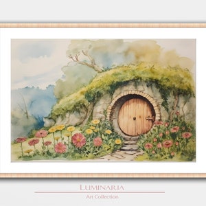 Peut inclure: Peinture à l'aquarelle d'un trou de hobbit avec une porte ronde en bois, entourée de vignes vertes et de fleurs roses. La maison est construite à flanc de colline avec un mur en pierre et un chemin menant à la porte.