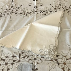 Vintage Cotton Cutwork Tablecloth with 6 Napkins - 82x60