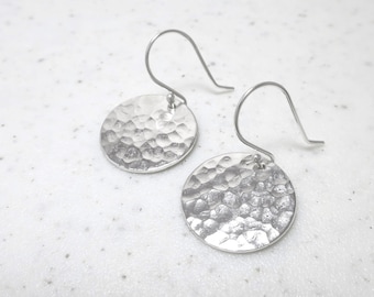 Lightweight Minimalist Hammered Silver Earrings, Bridesmaid Gift / Bridal Earrings, Classic Sterling Silver Disc Earrings for Sensitive Ears