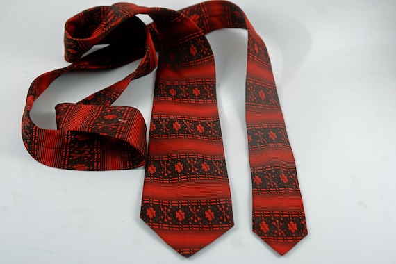 MId 1960's Necktie/ Silk Brocade
